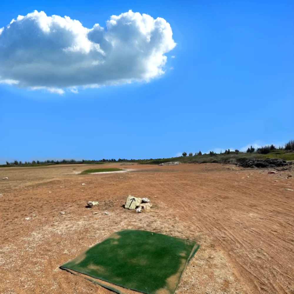 afslaan bij de golfbaan
