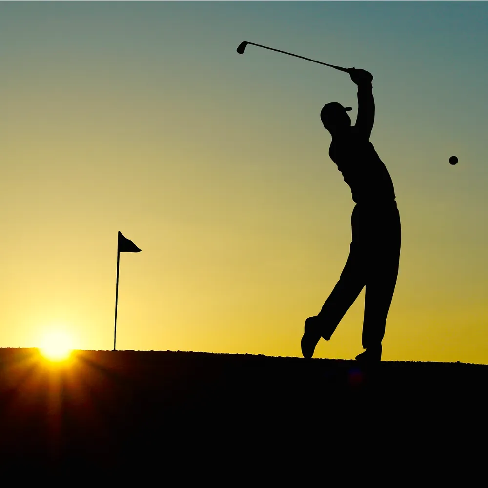 golfing in de evening sun
