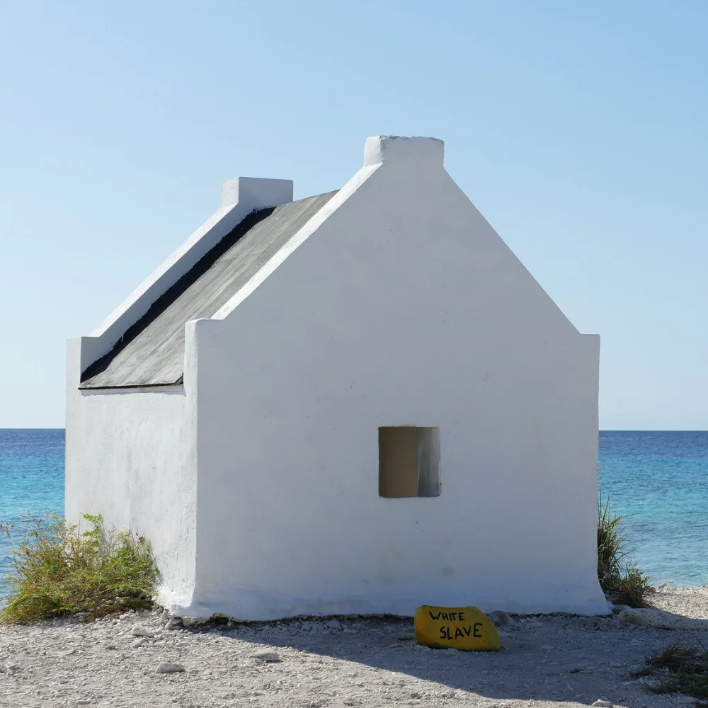 Wit Slavenhuisje bonaire